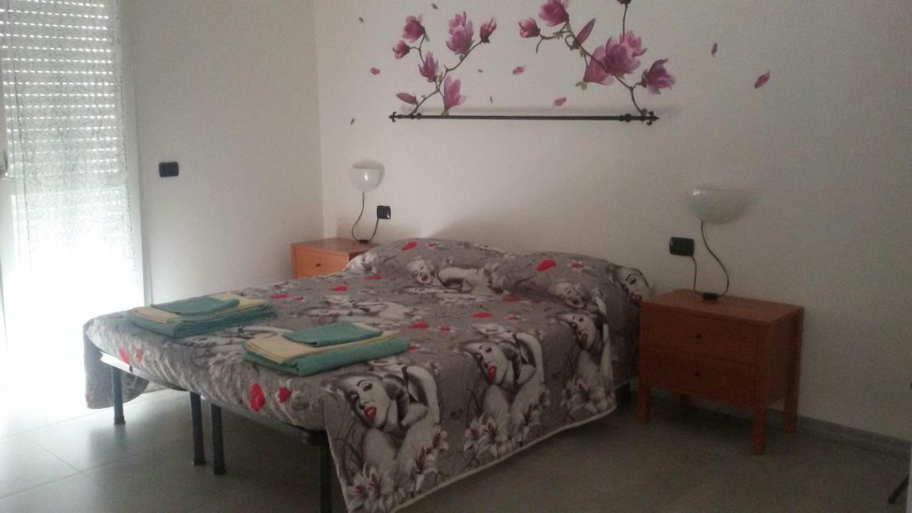 B&B Honey Rooms 萨龙诺 外观 照片