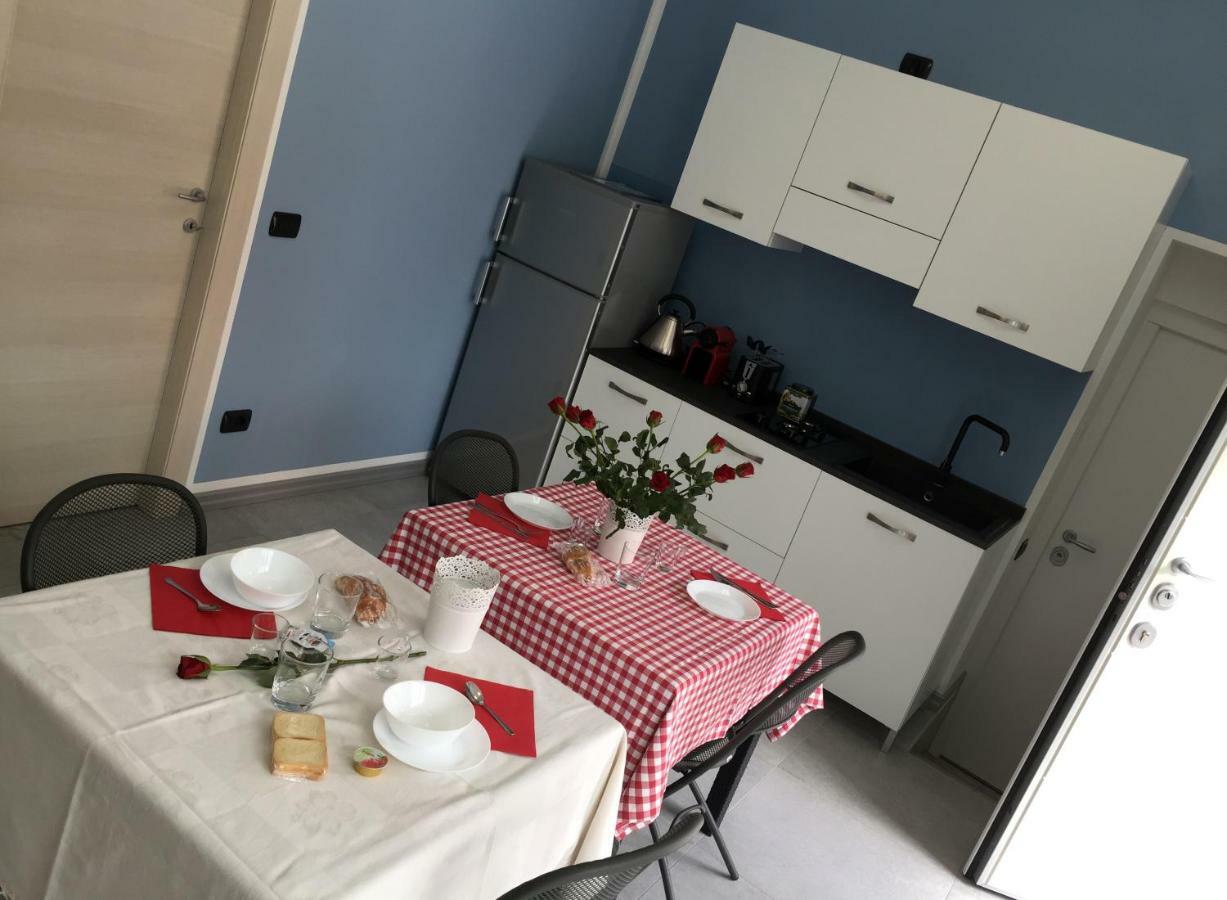B&B Honey Rooms 萨龙诺 外观 照片