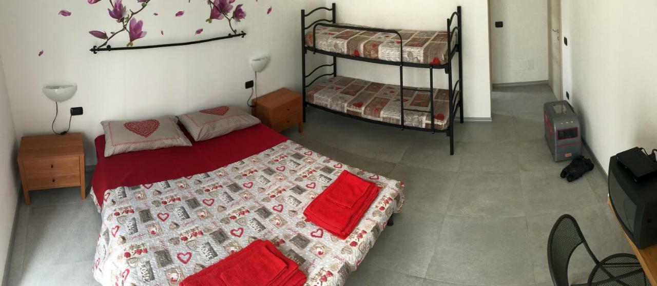 B&B Honey Rooms 萨龙诺 外观 照片